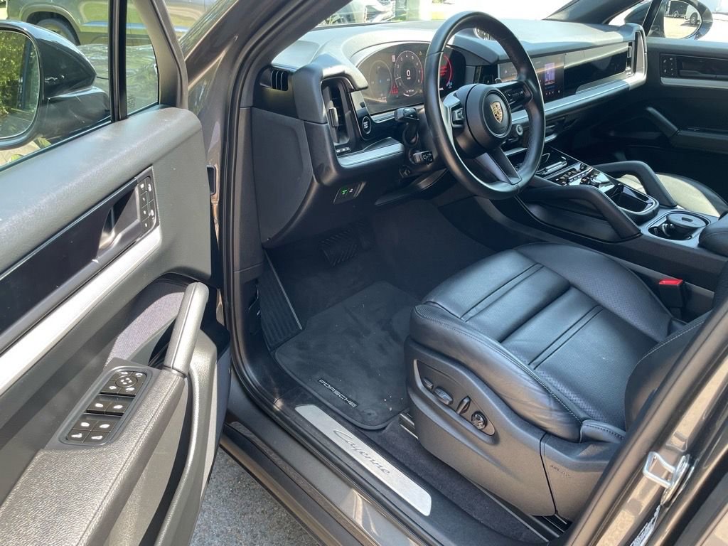 Used 2024 Porsche Cayenne Coupe image 5