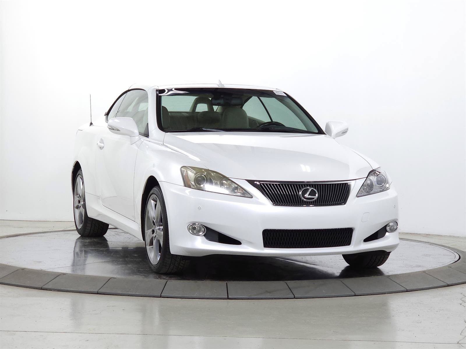 Used 2010 Lexus IS 250C w/ Luxury Pkg RWD image 10