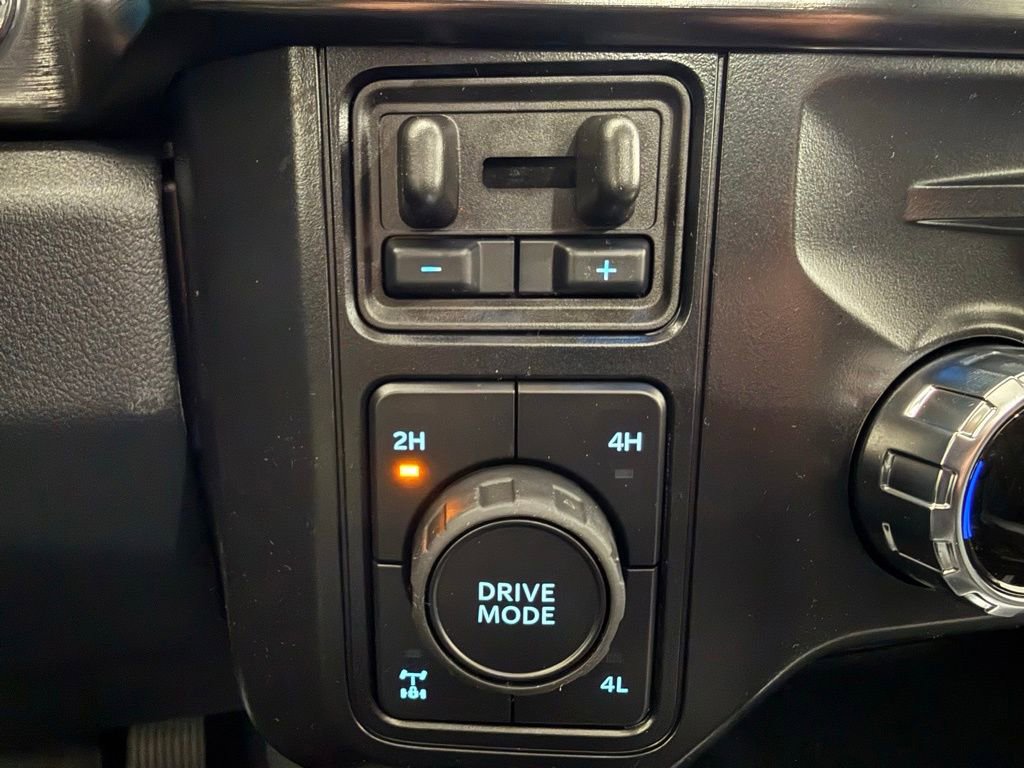 New 2026 Ford F250 Lariat w/ Black Appearance Package image 35