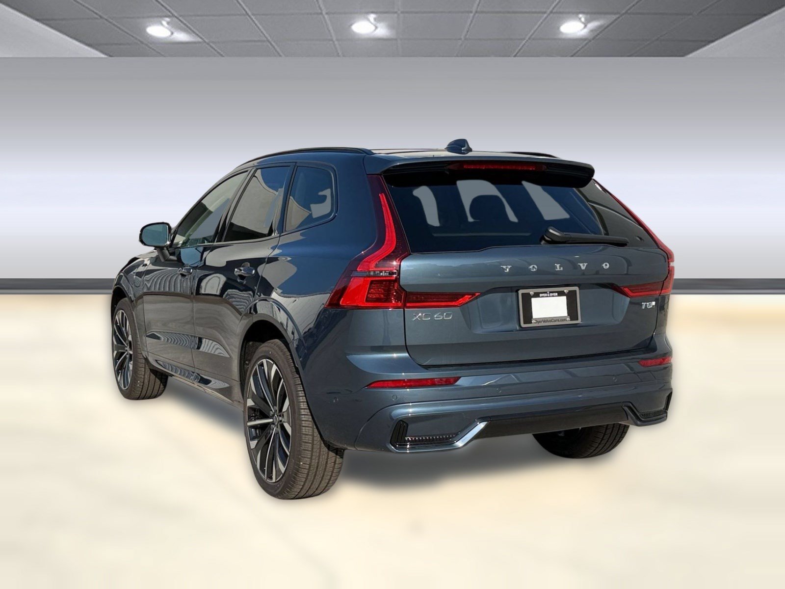 New 2026 Volvo XC60 T8 Ultra w/ Climate Package AWD/4WD image 3