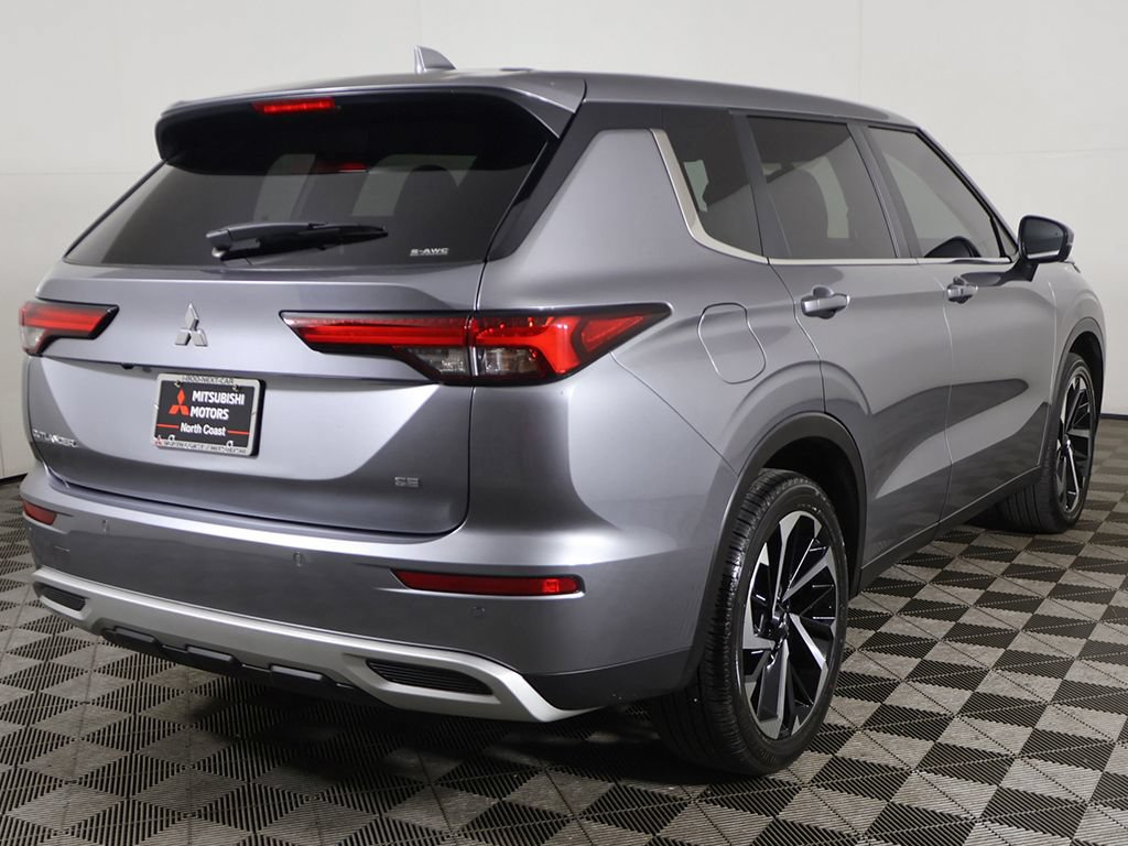 Used 2024 Mitsubishi Outlander SE AWD/4WD image 11