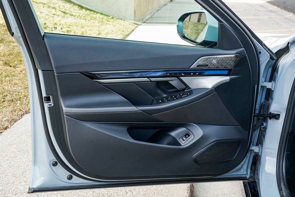 Used 2025 BMW i5 xDrive40 w/ M Sport Package image 9