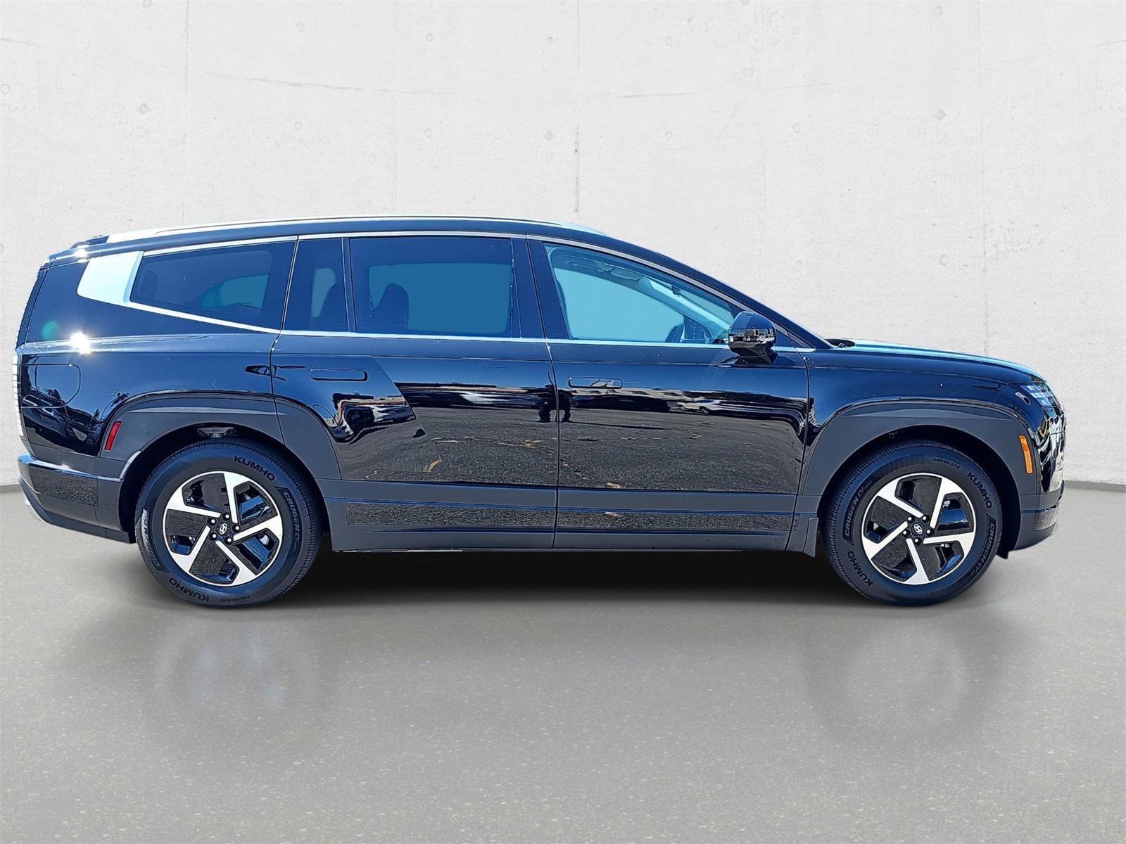 New 2026 Hyundai Ioniq 9 SE image 2