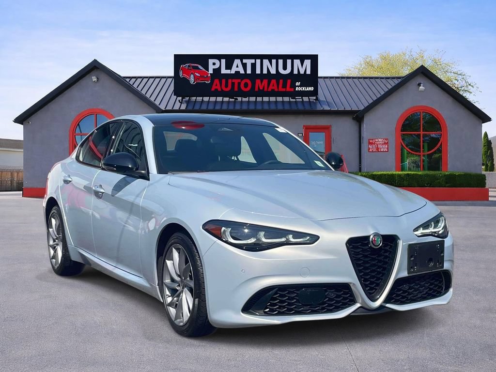 Used 2025 Alfa Romeo Giulia AWD image 1