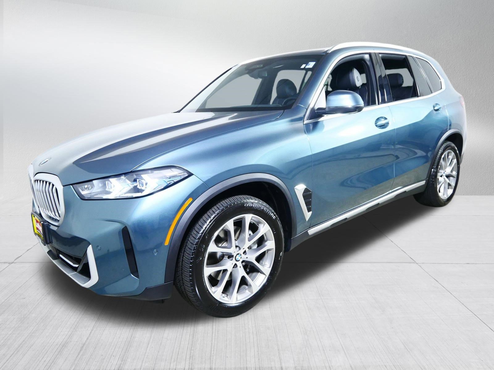 Used 2024 BMW X5 xDrive40i w/ Premium Package image 3