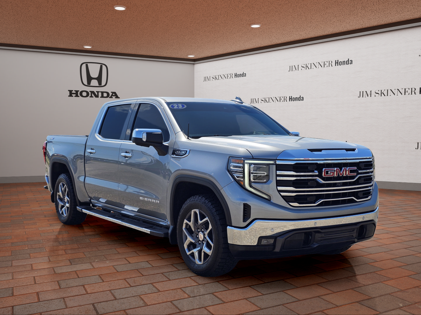 Used 2023 GMC Sierra 1500 SLT w/ SLT Premium Plus Package AWD/4WD image 5