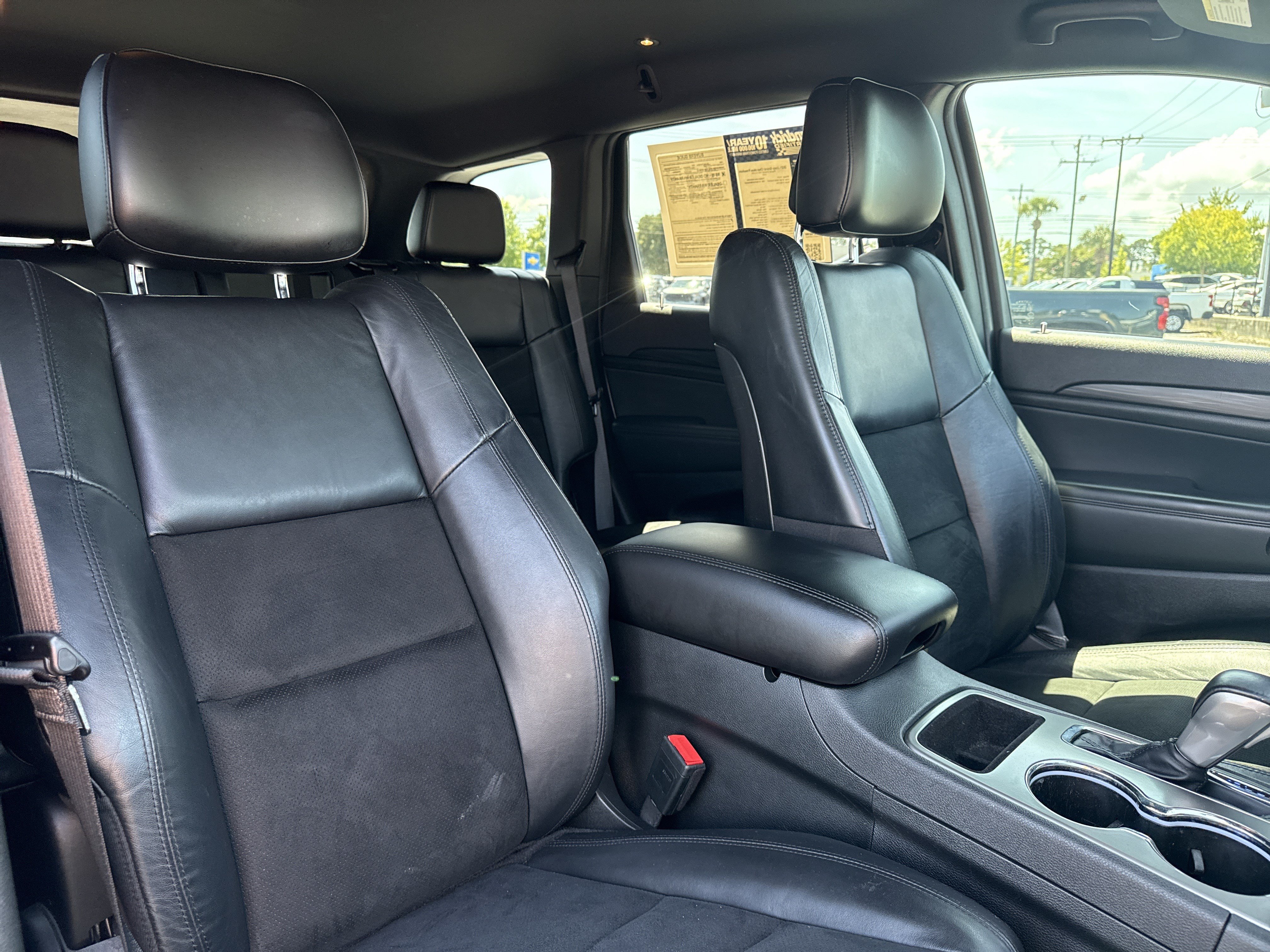 Used 2021 Jeep Grand Cherokee Laredo X AWD/4WD image 32