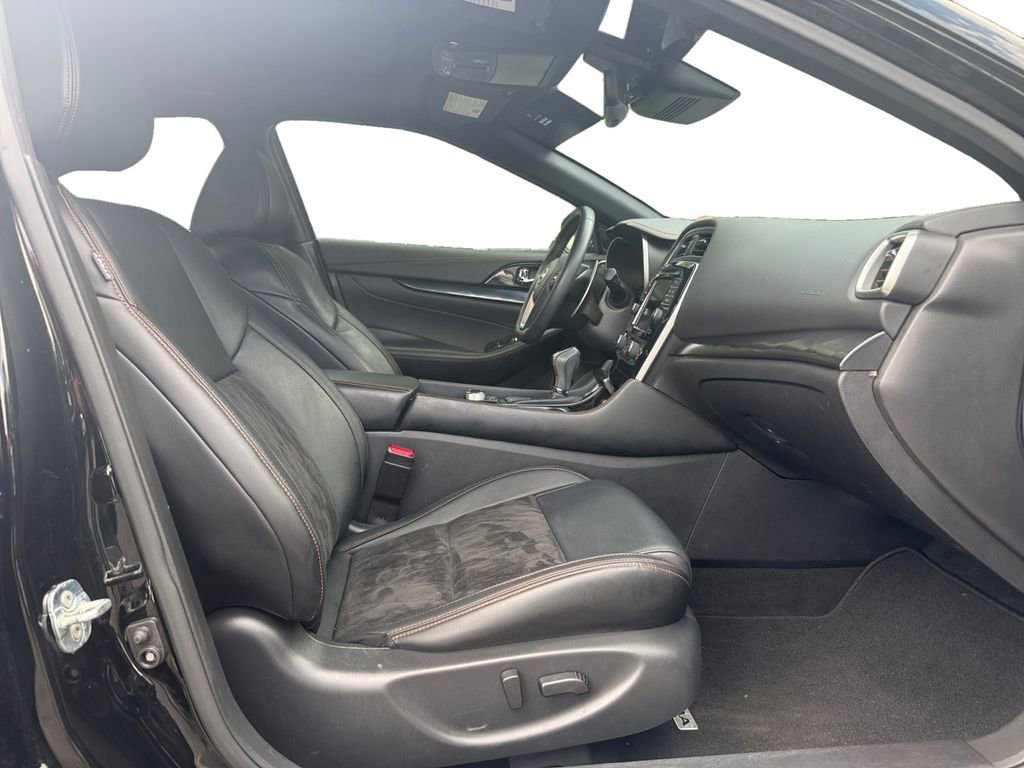 Used 2023 Nissan Maxima SR w/ Sport Mat Group FWD image 15