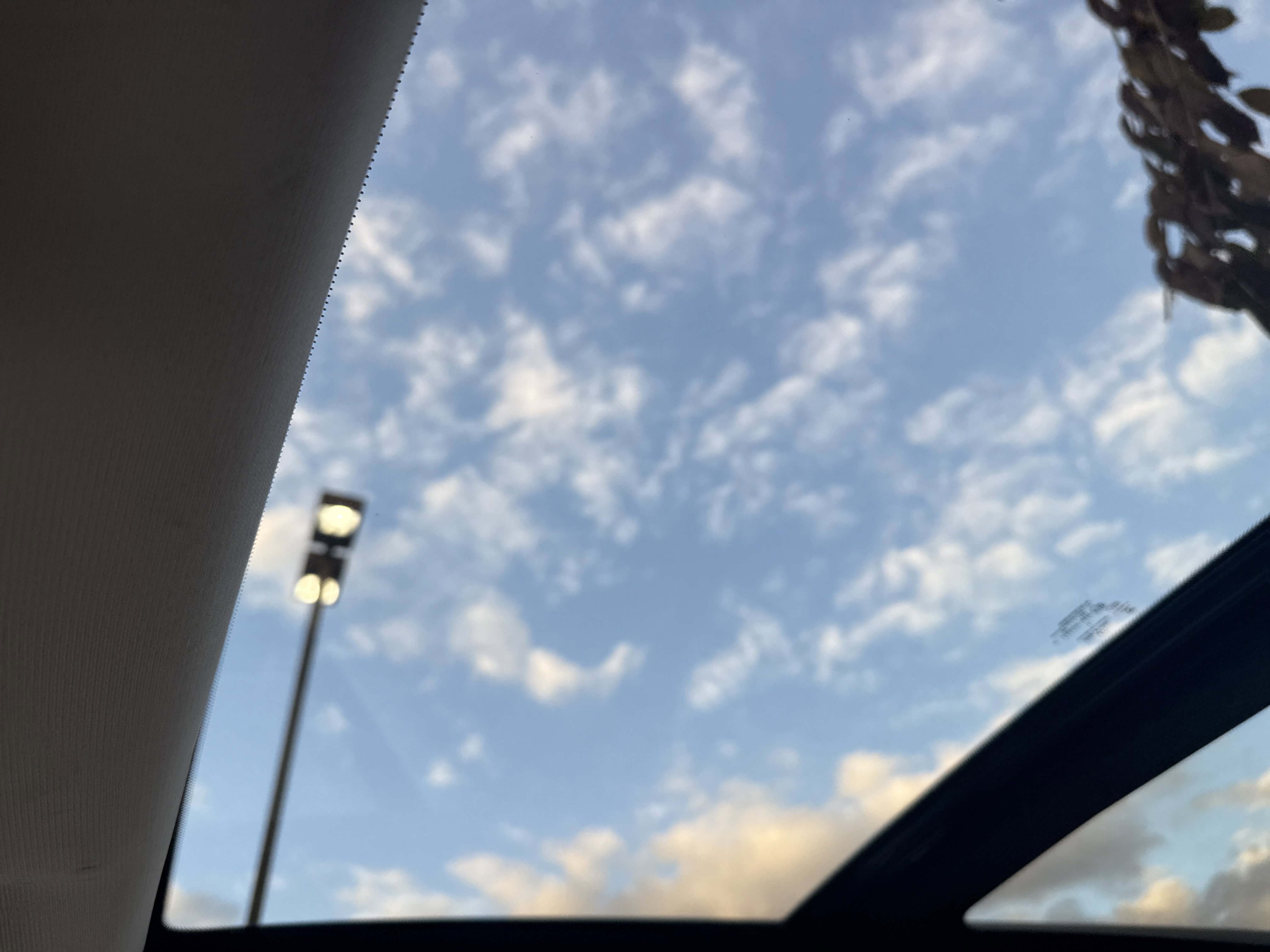 Used 2019 Jeep Cherokee Limited image 28