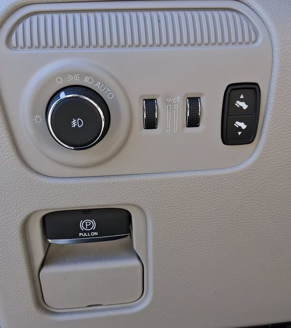 Used 2024 Jeep Wagoneer L Series III w/ Flexible Seating Group image 14