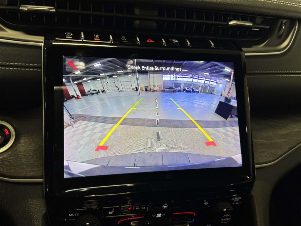 Used 2023 Jeep Grand Cherokee L Limited image 24