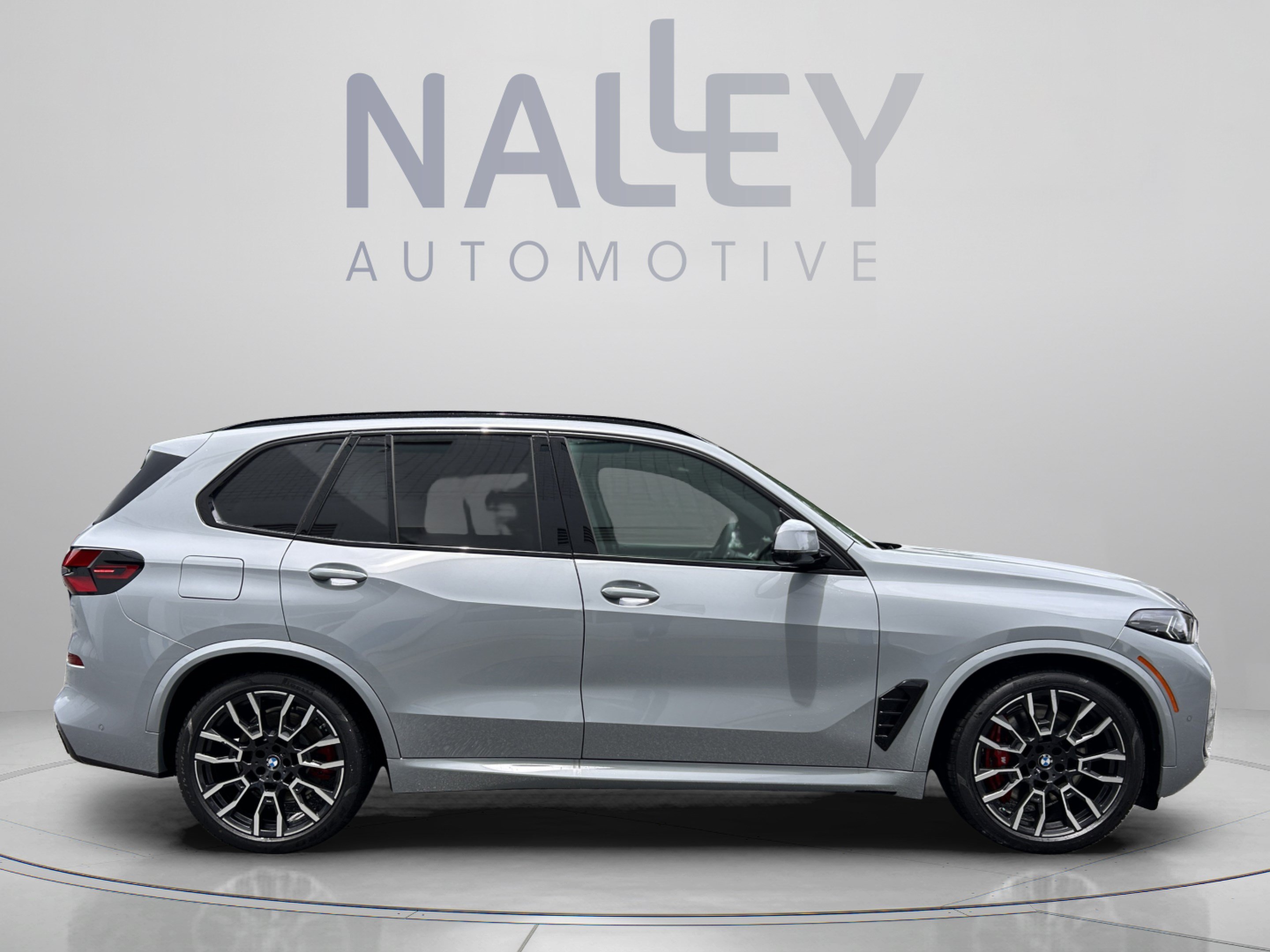 Used 2026 BMW X5 xDrive50e w/ M Sport Package AWD/4WD image 3