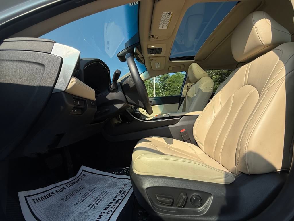Used 2022 Toyota Avalon XLE w/ Moonroof Package FWD image 24