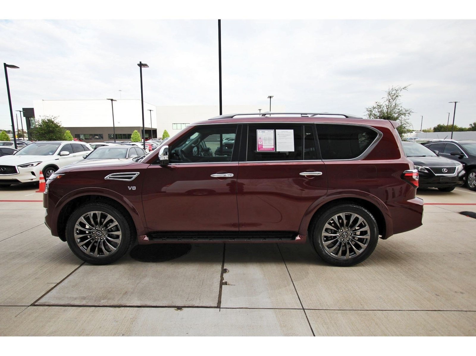 Used 2022 Nissan Armada Platinum w/ Captain's Chairs Package RWD image 3