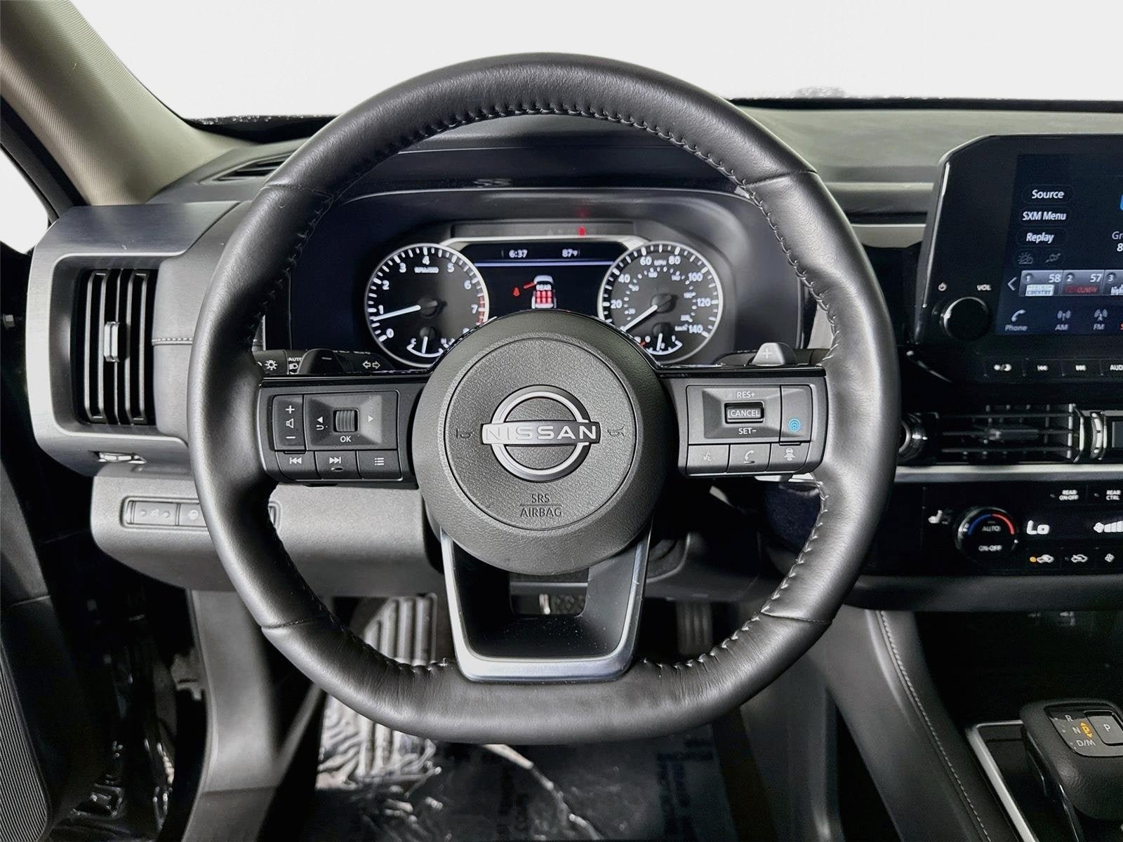 Used 2024 Nissan Pathfinder SL FWD image 12
