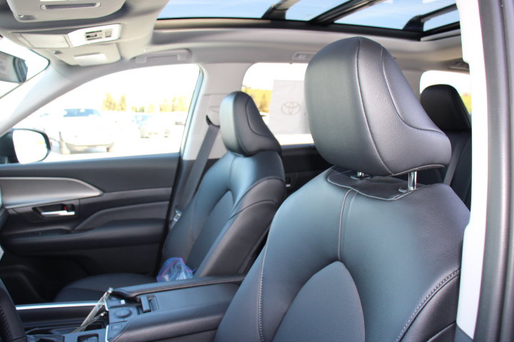 New 2026 Toyota Grand Highlander XLE FWD image 12