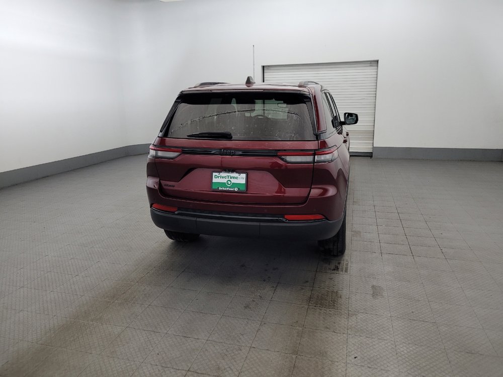 Used 2023 Jeep Grand Cherokee Altitude AWD/4WD image 7