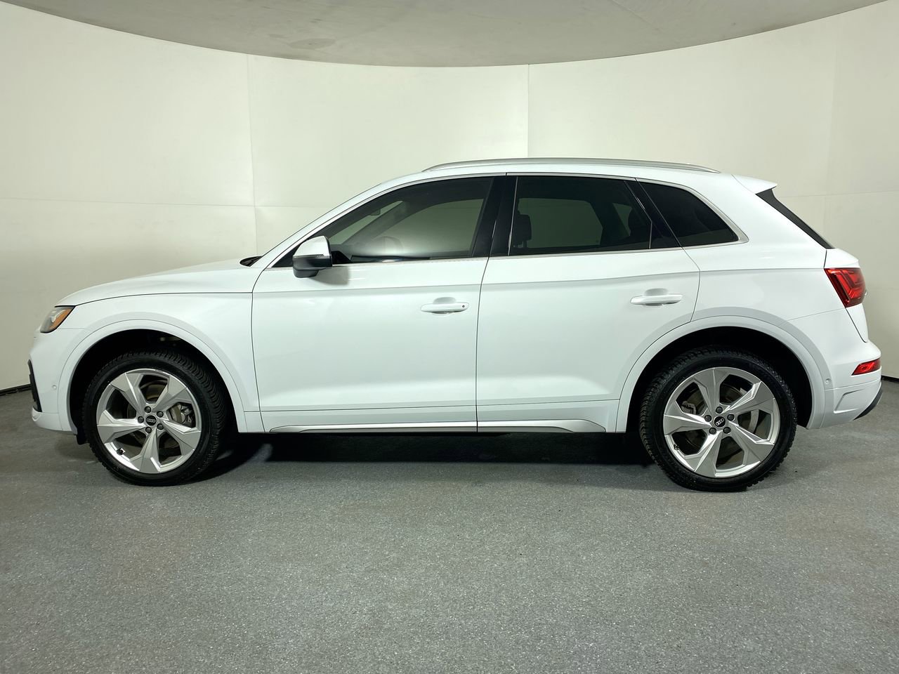 Used 2021 Audi Q5 Prestige w/ Prestige Package AWD/4WD image 30