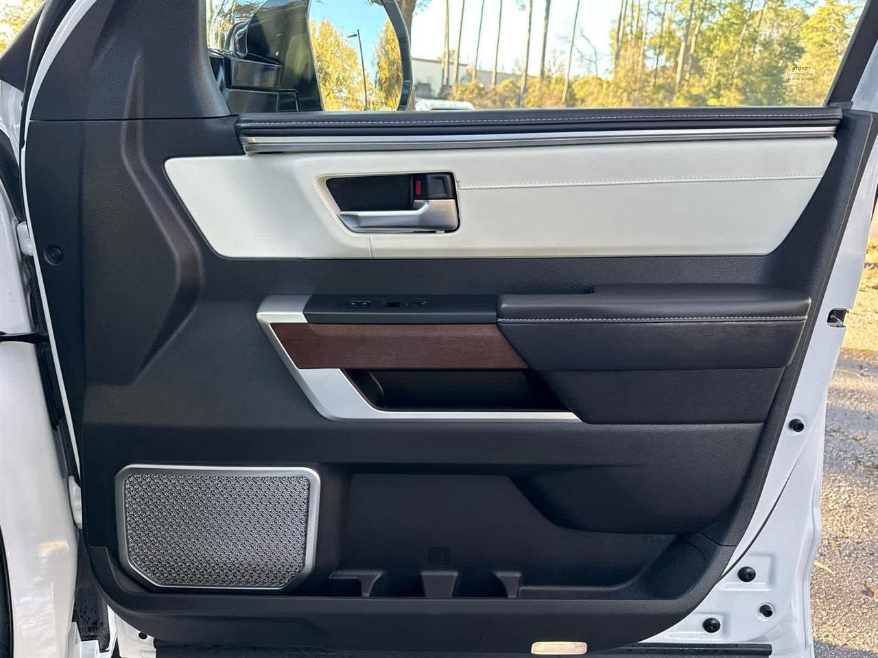 Used 2025 Toyota Sequoia Capstone image 21