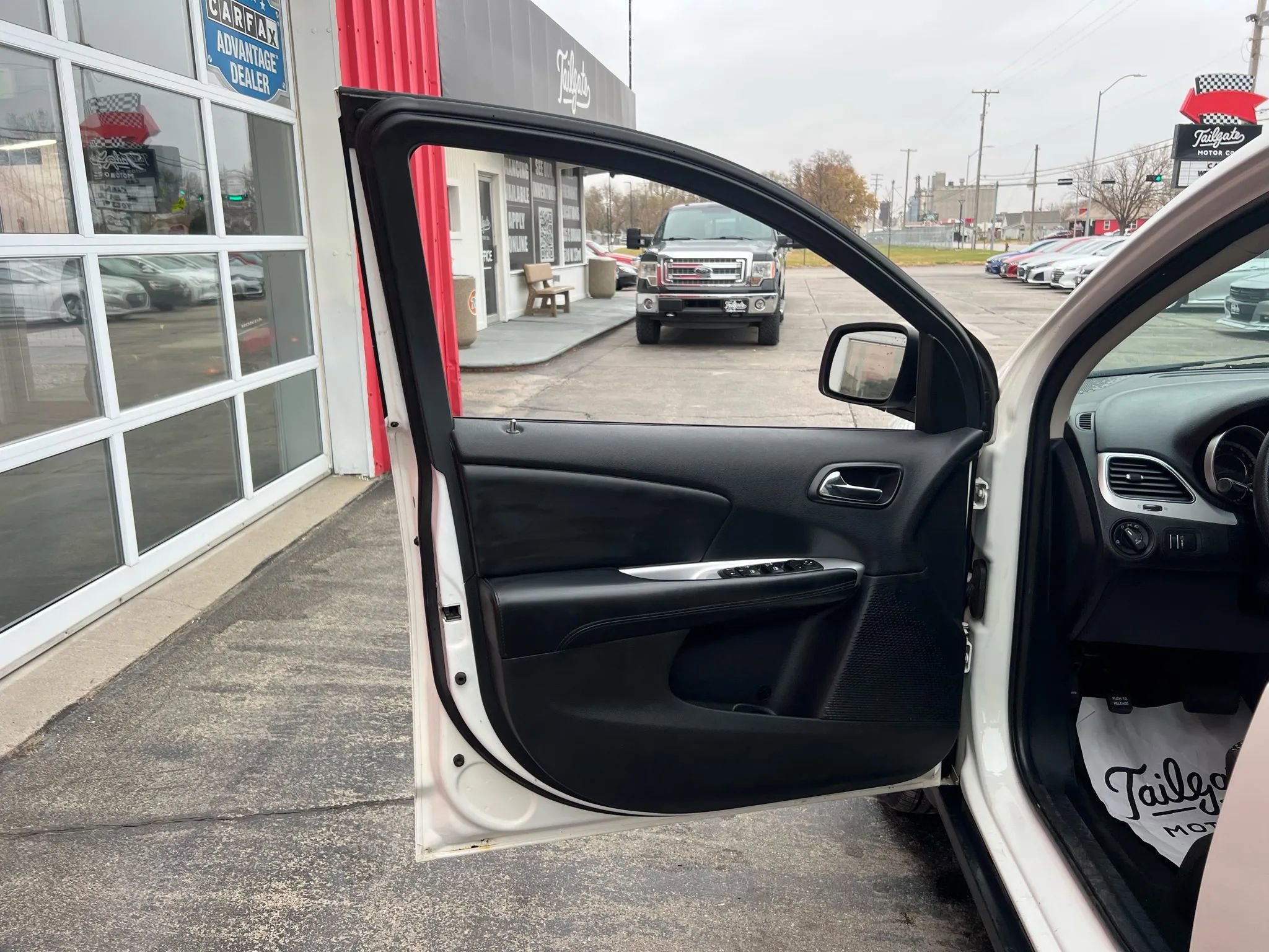 Used 2014 Dodge Journey SXT w/ Flexible Seating Group image 9