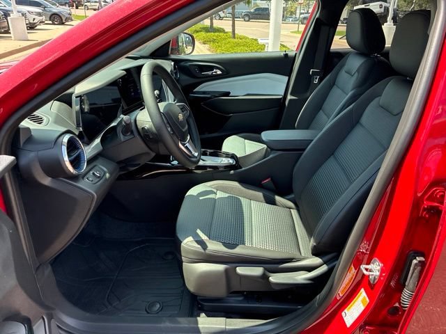 New 2026 Chevrolet Trax LT w/ Driver Confidence Package FWD image 7