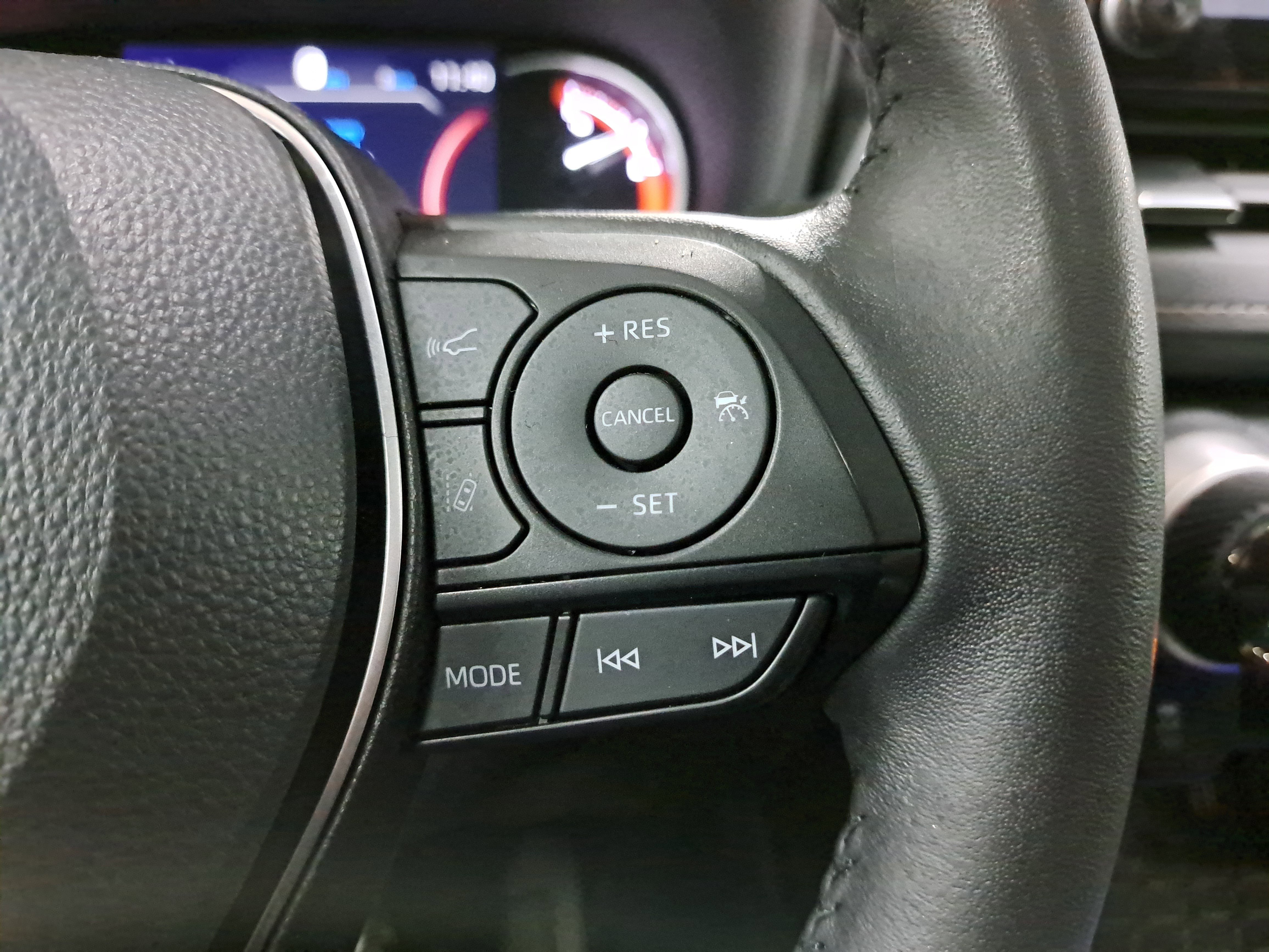 Used 2025 Toyota RAV4 XLE Premium image 19