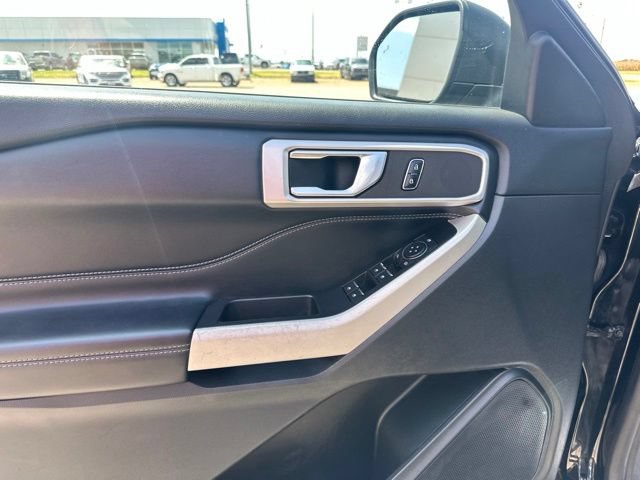 Used 2021 Ford Explorer XLT w/ Equipment Group 202A RWD image 33
