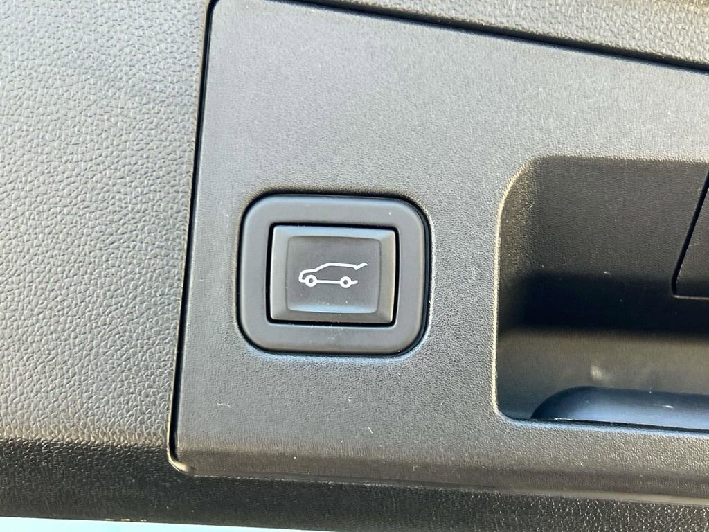 Certified 2024 Cadillac XT4 Luxury w/ Cold Weather Package image 13