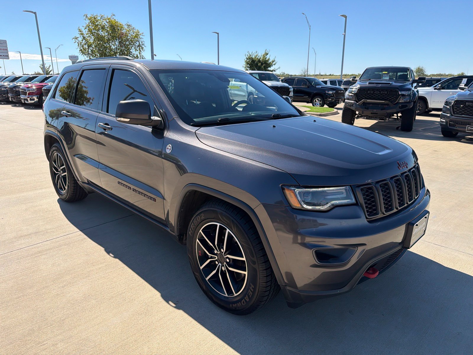 Used 2020 Jeep Grand Cherokee Trailhawk w/ Trailhawk Luxury Group AWD/4WD image 7