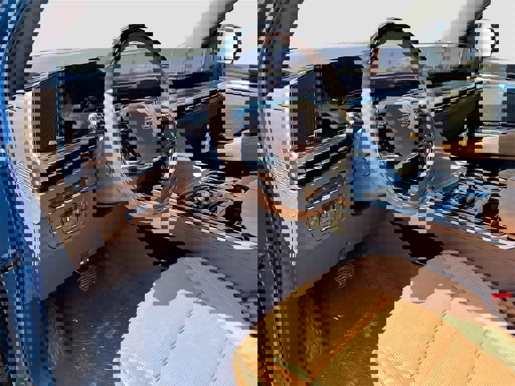 New 2025 Cadillac Escalade ESV Premium Luxury w/ Touring Package image 9