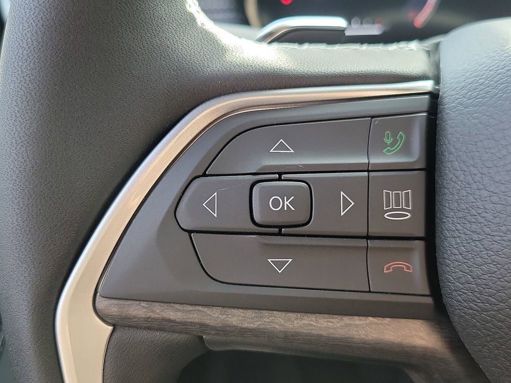 Used 2025 Jeep Grand Cherokee L Limited w/ Luxury Tech Group II image 5