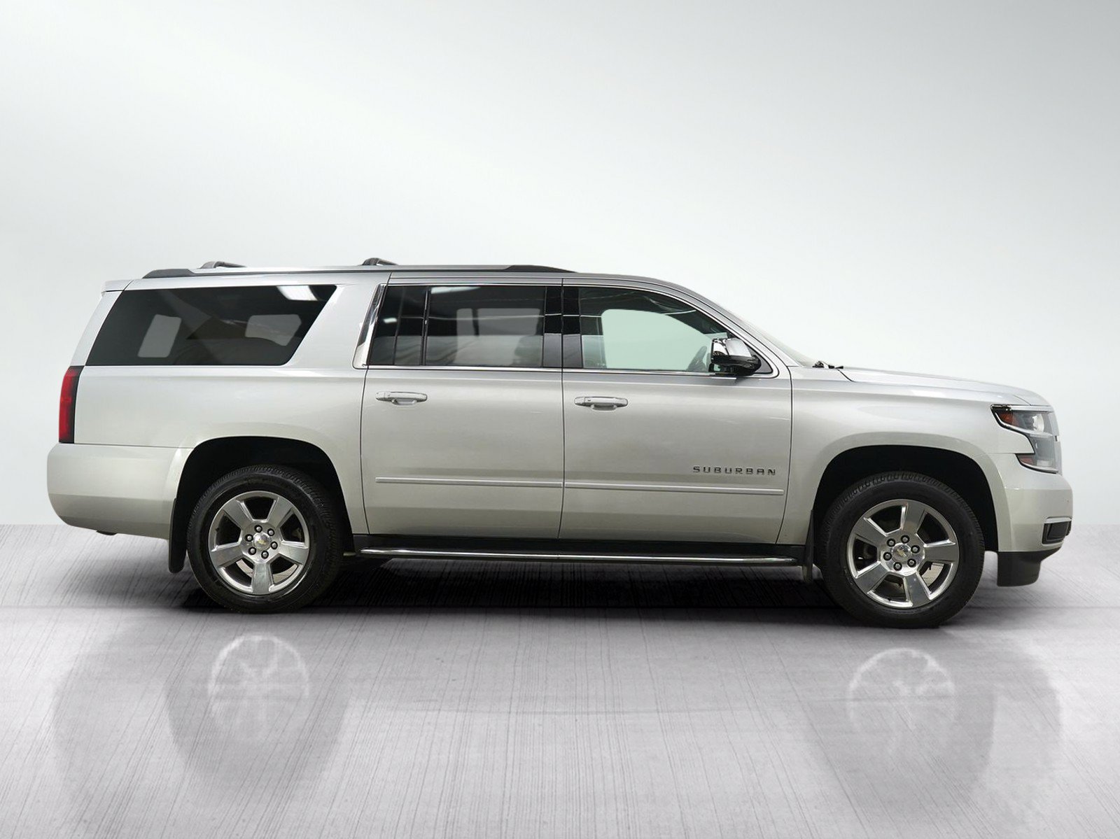 Used 2018 Chevrolet Suburban Premier AWD/4WD image 6