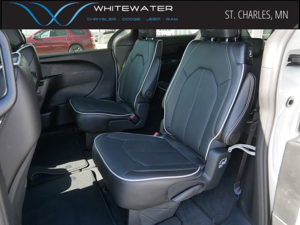 New 2026 Chrysler Pacifica Limited w/ S Appearance Package image 7