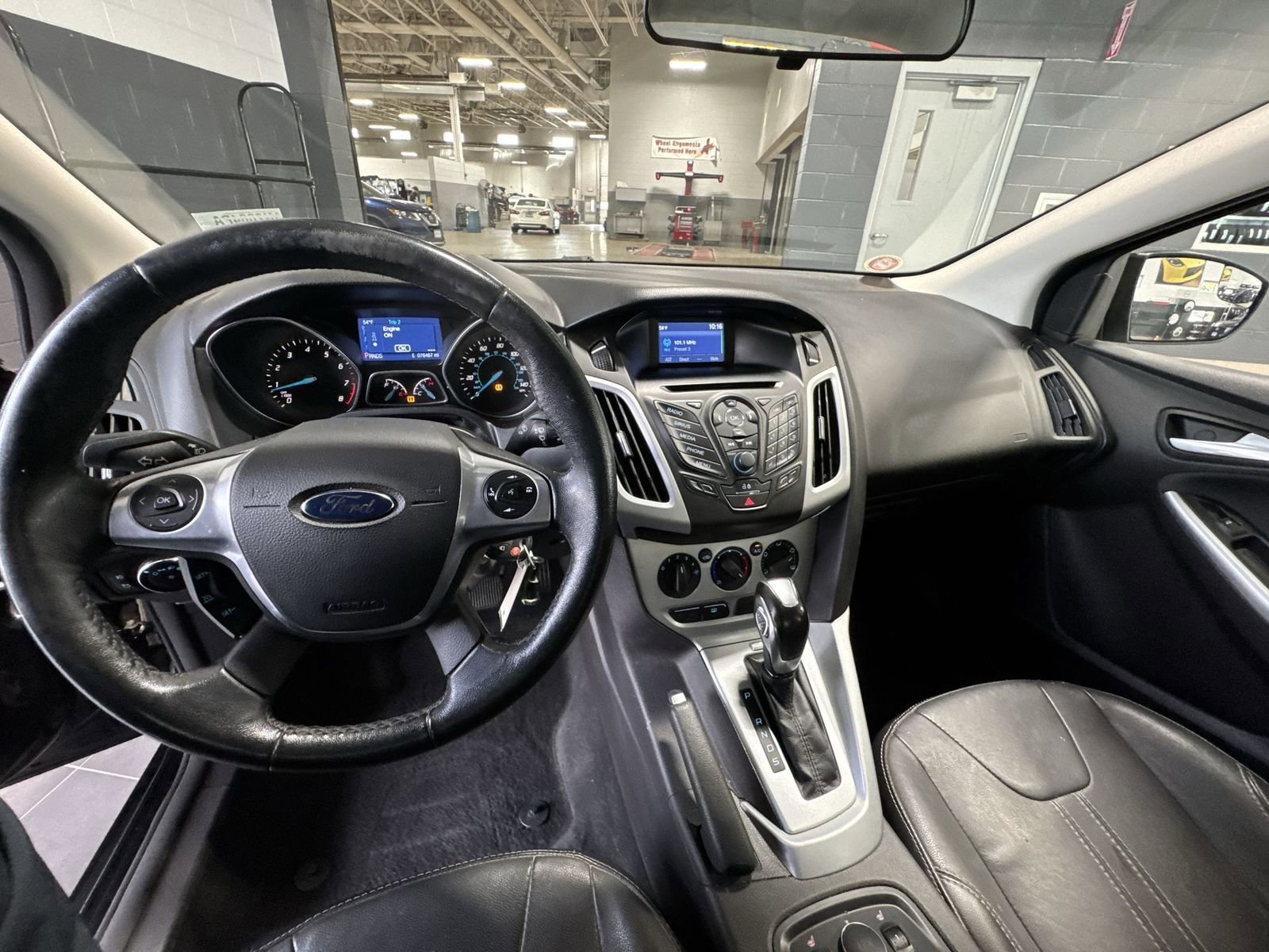 Used 2014 Ford Focus SE w/ Equipment Group 201A FWD image 2