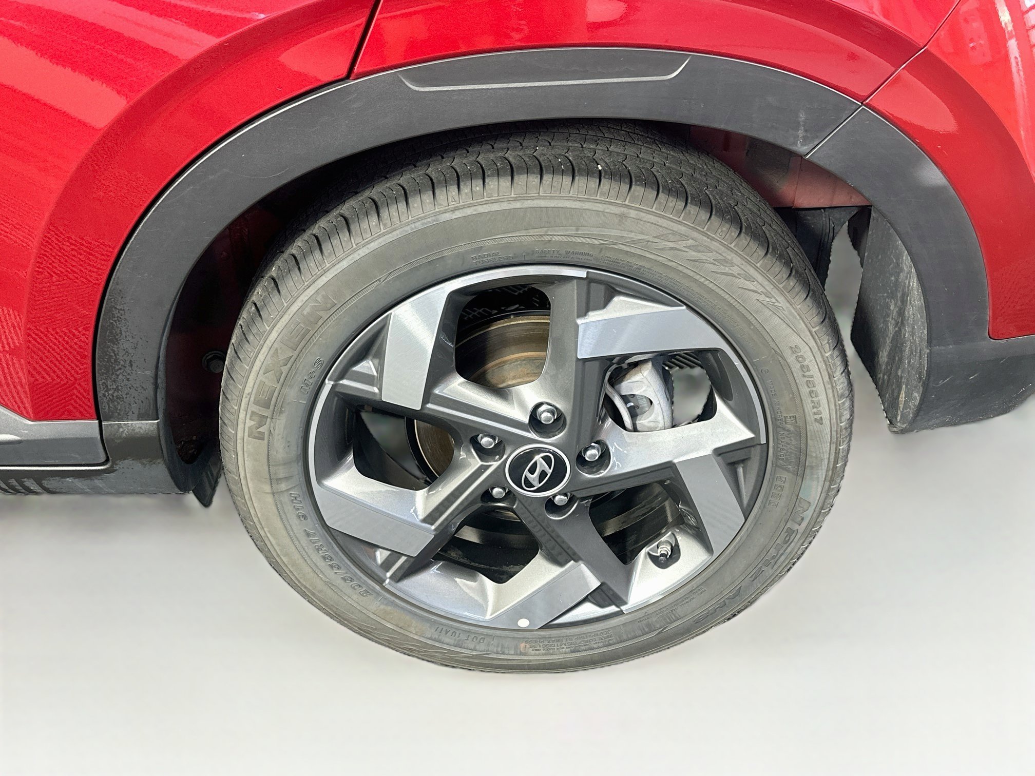 Used 2025 Hyundai Venue SEL FWD image 11