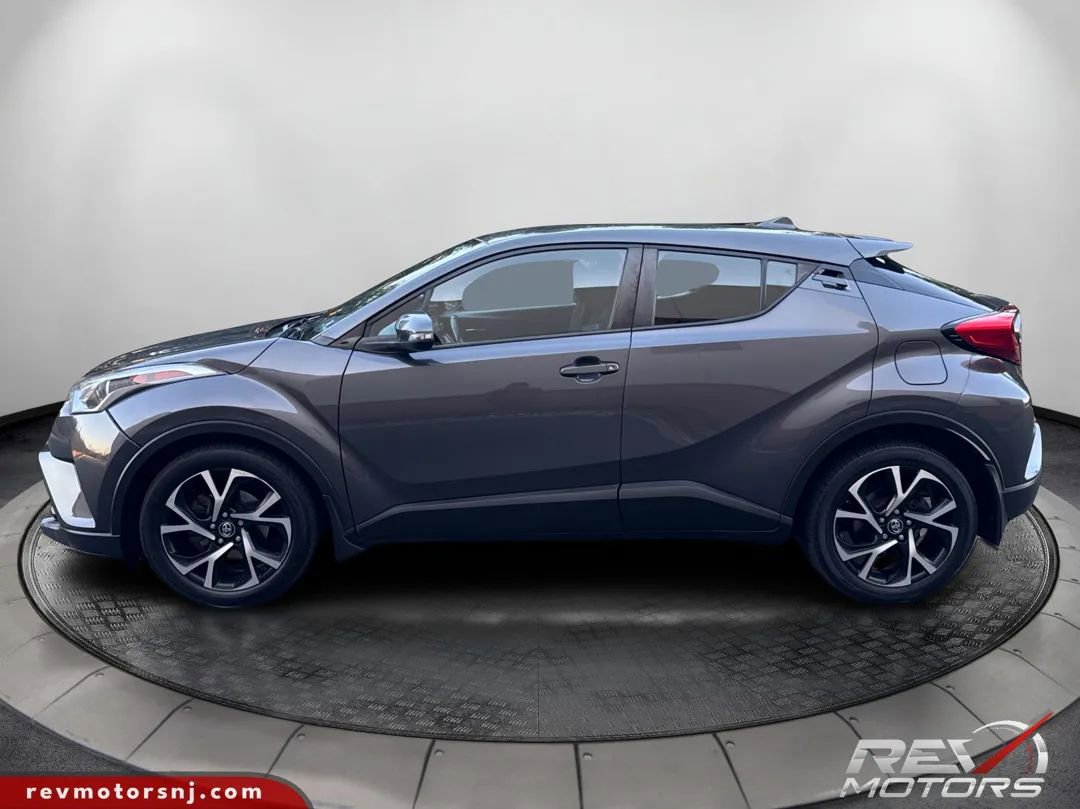 Used 2018 Toyota C-HR XLE image 2