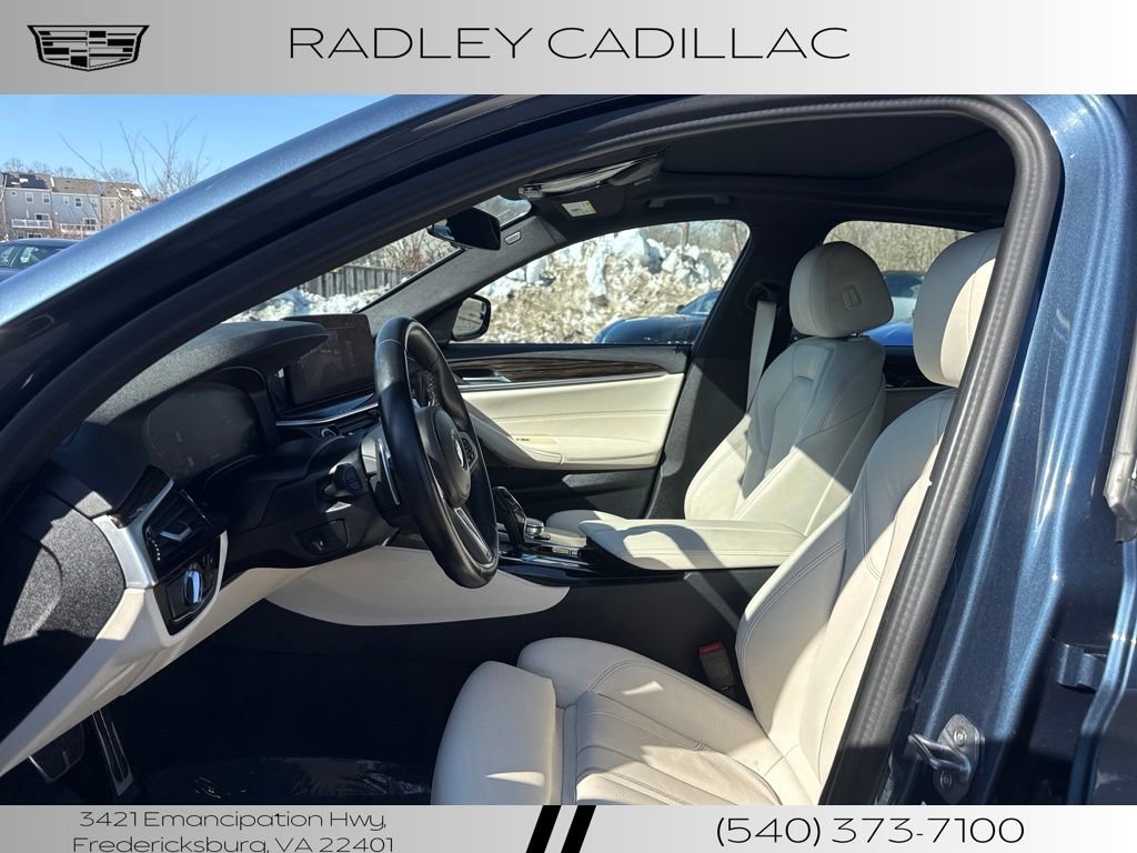 Used 2023 BMW 540i w/ M Sport Package image 3