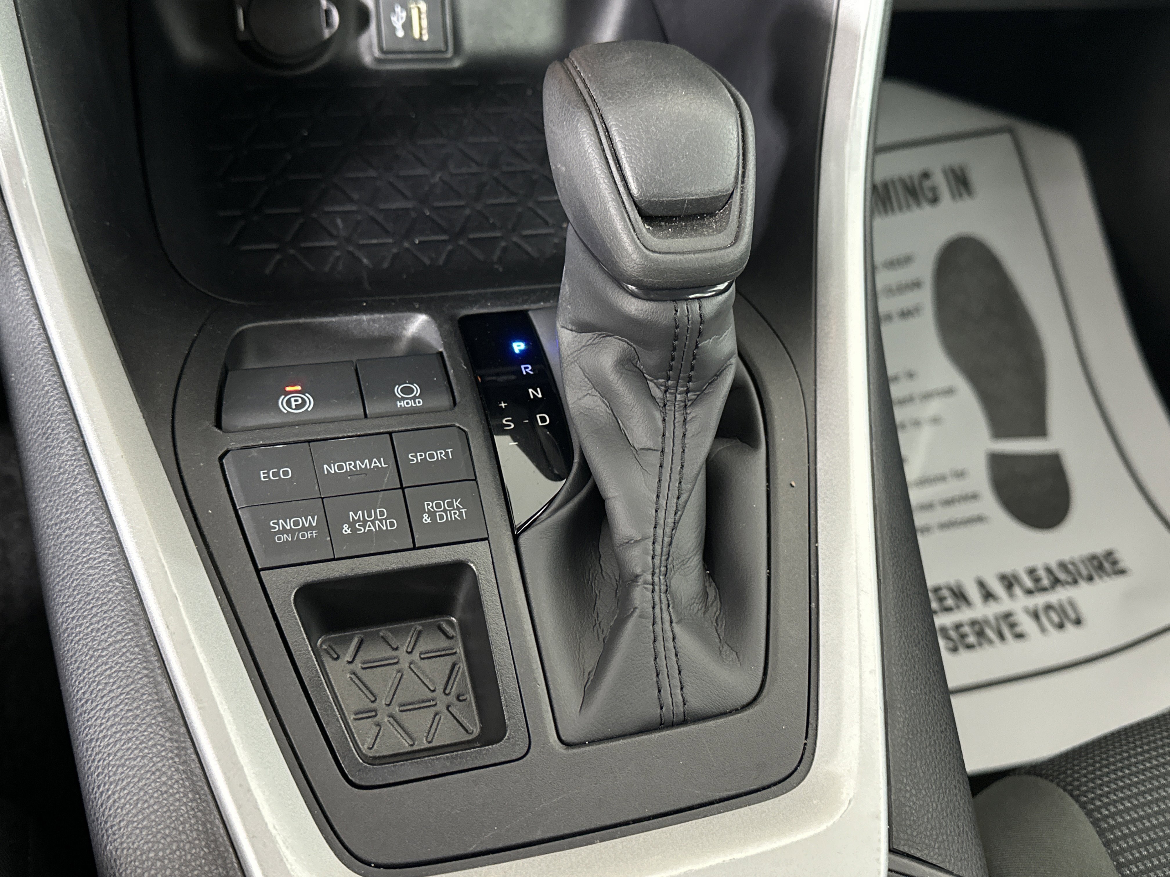 Used 2024 Toyota RAV4 LE image 23