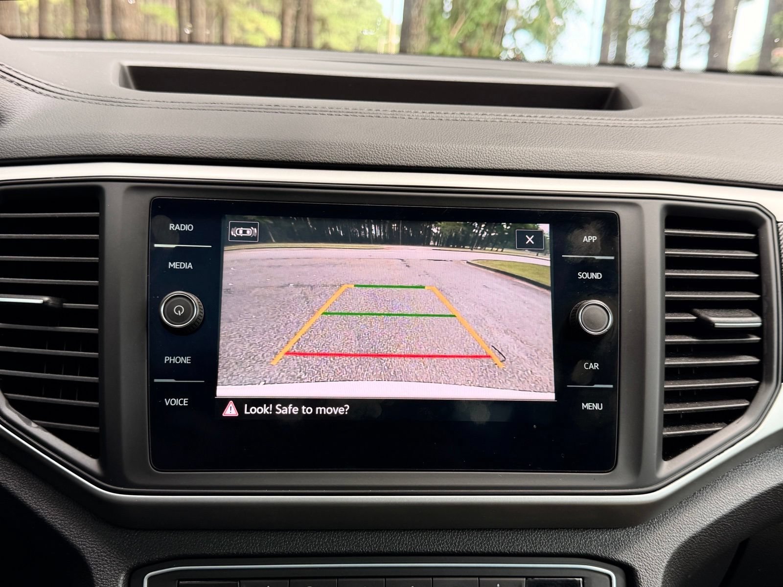 Used 2021 Volkswagen Atlas Cross Sport SE w/ Panoramic Sunroof Package FWD image 4