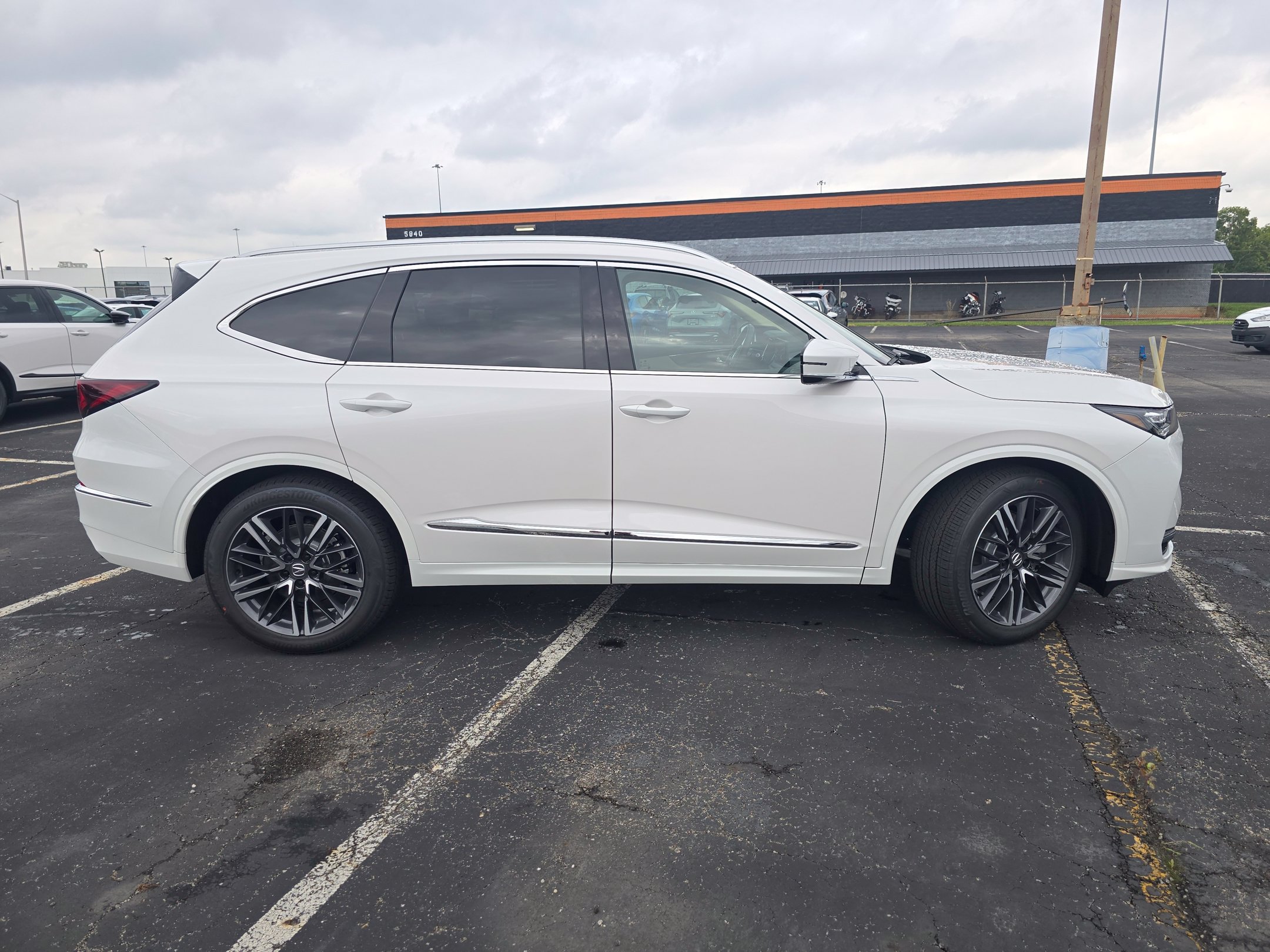 New 2026 Acura MDX w/ Advance Package AWD/4WD image 3