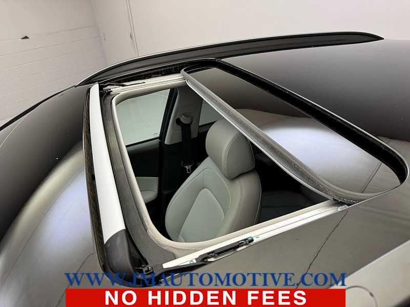 Used 2023 Hyundai Kona Limited AWD/4WD image 11