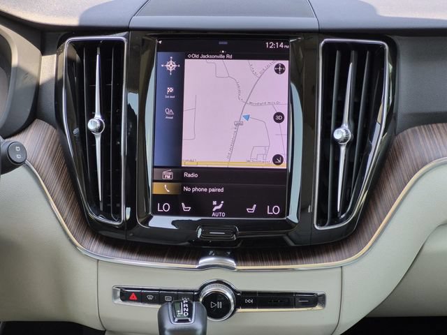Used 2021 Volvo XC60 T5 Momentum w/ Premium Package FWD image 22