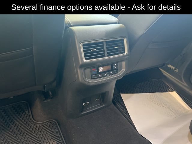 Used 2024 Volkswagen Atlas SE w/ Panoramic Sunroof Package AWD/4WD image 16