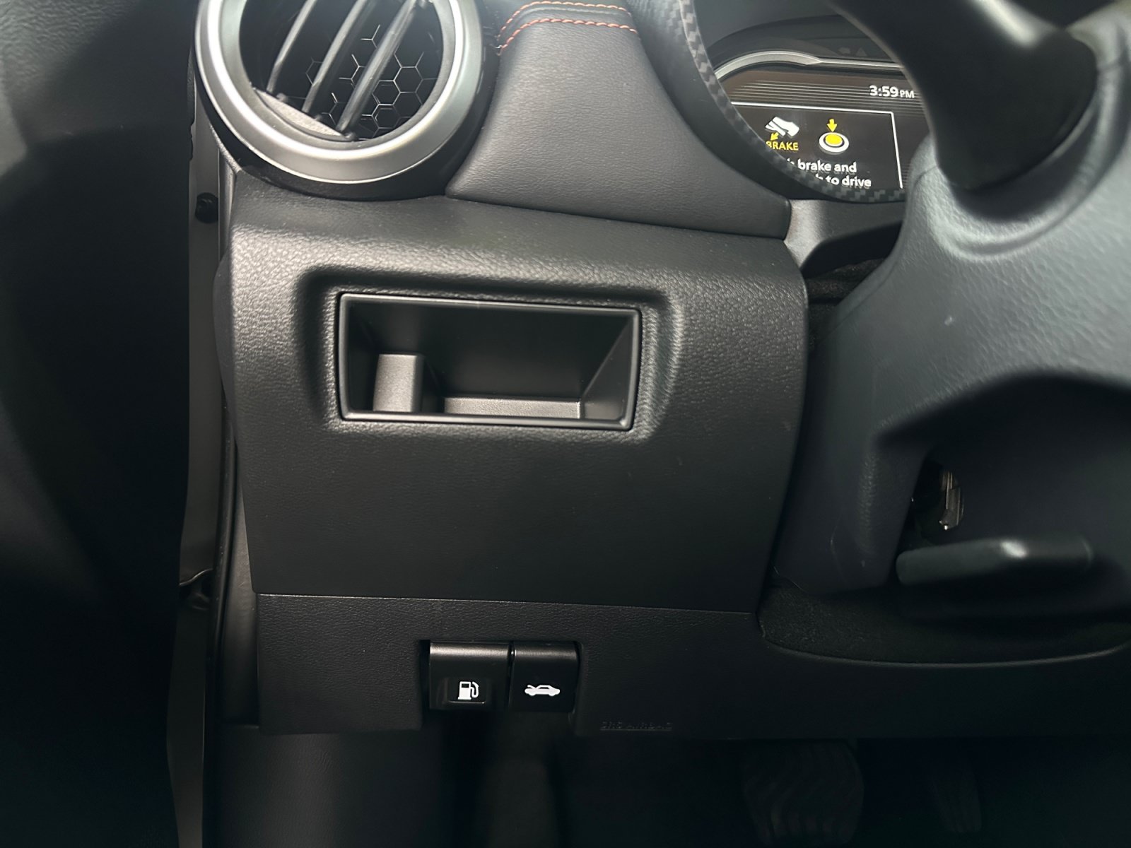 Used 2022 Nissan Versa SR w/ Convenience Package FWD image 17