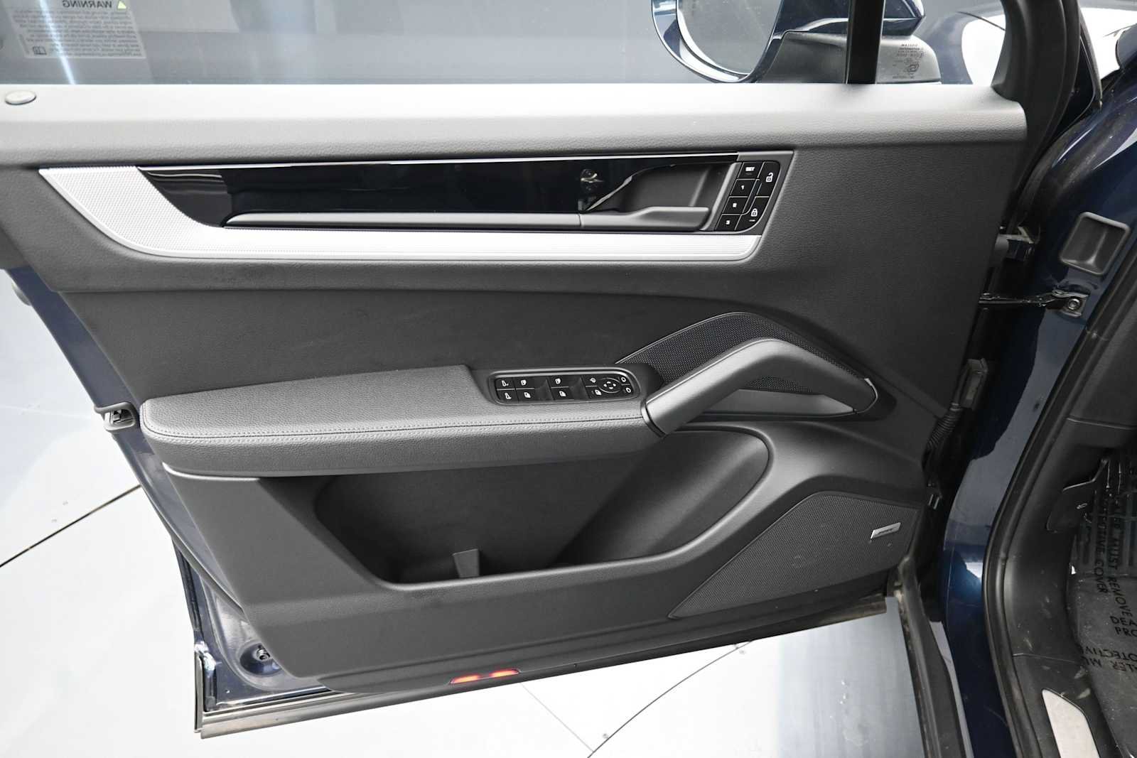 Certified 2025 Porsche Cayenne AWD/4WD image 16