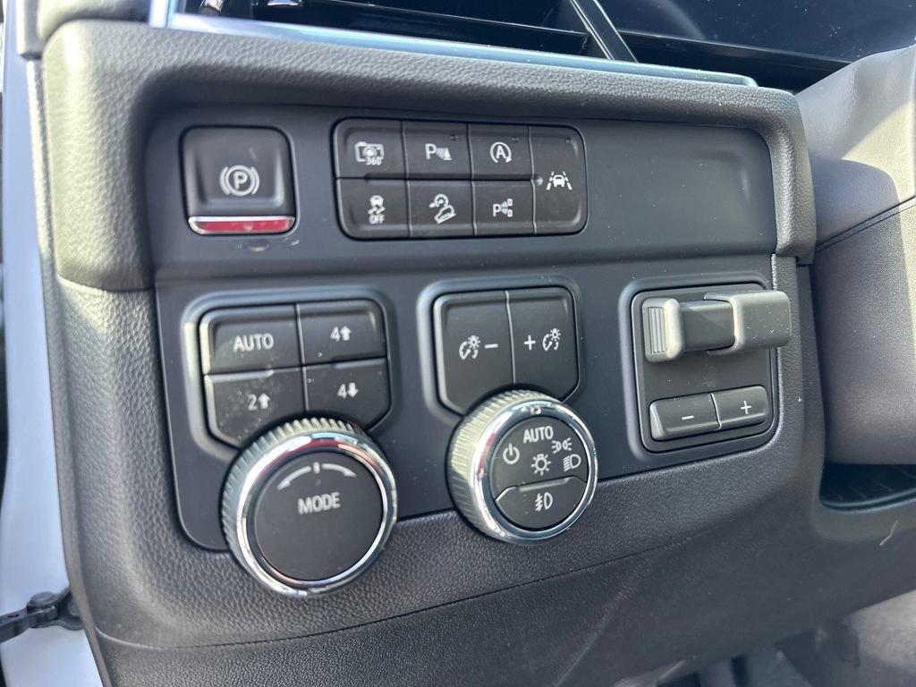 New 2026 Chevrolet Suburban Premier w/ Sun And Tow Package AWD/4WD image 22