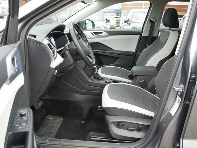 Used 2025 Volkswagen Taos SE AWD/4WD image 13