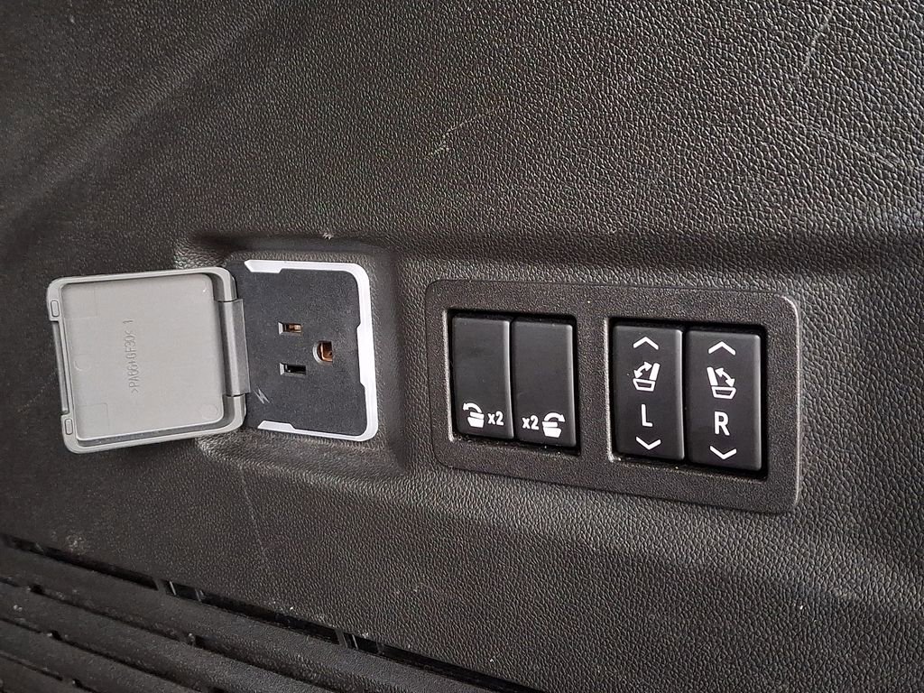 Used 2022 Chevrolet Tahoe LT w/ Luxury Package image 33