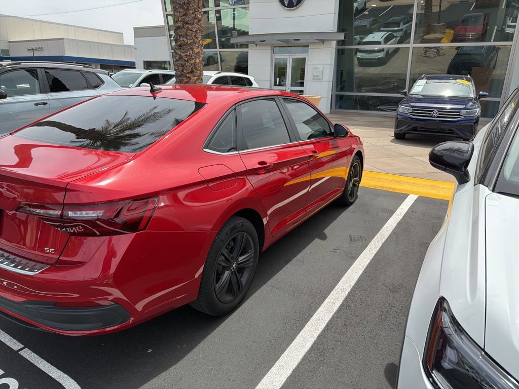 Used 2024 Volkswagen Jetta SE w/ Panoramic Sunroof Package FWD image 7