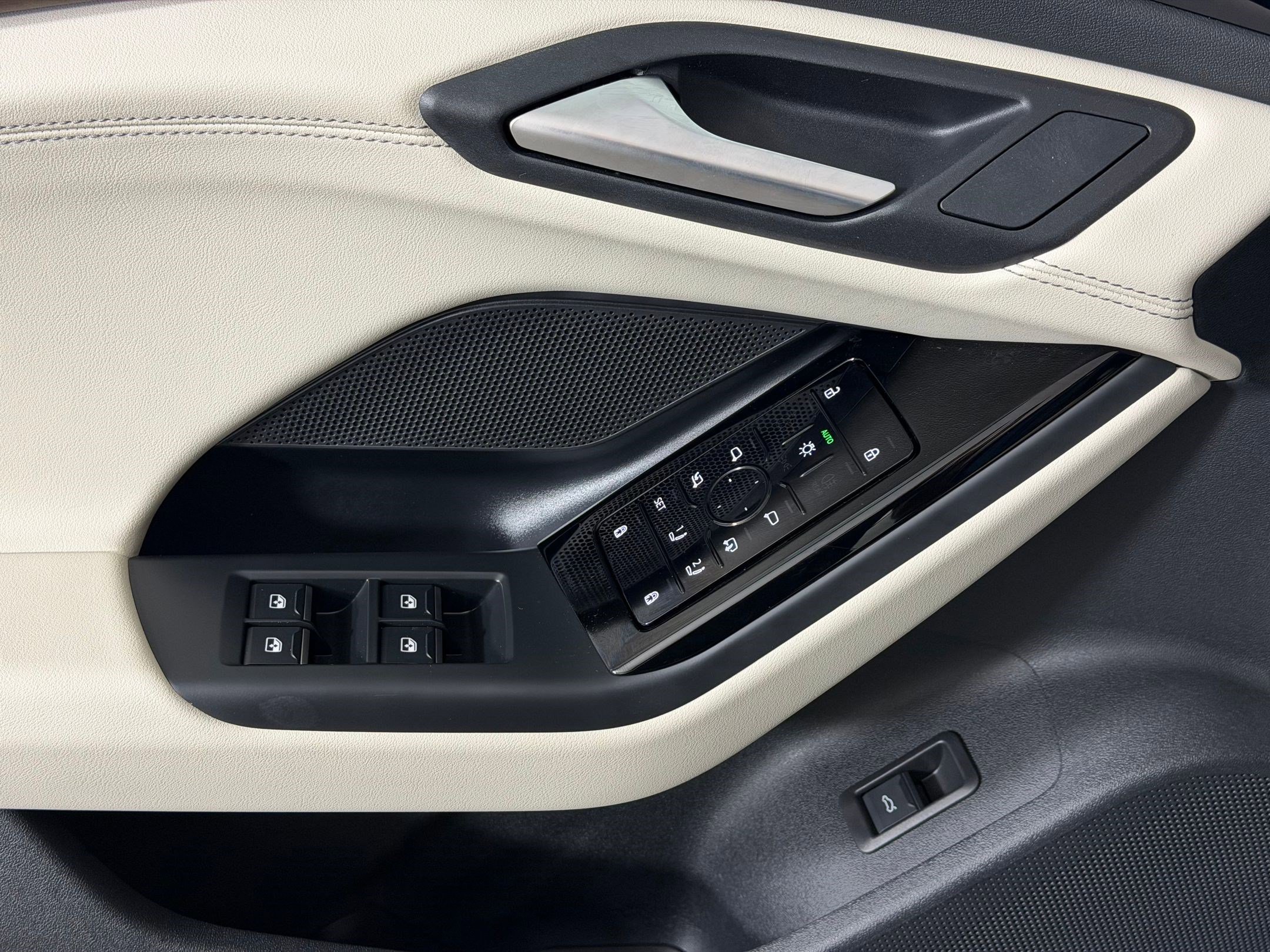 Certified 2025 Audi A6 e-tron Premium w/ Convenience Package image 13